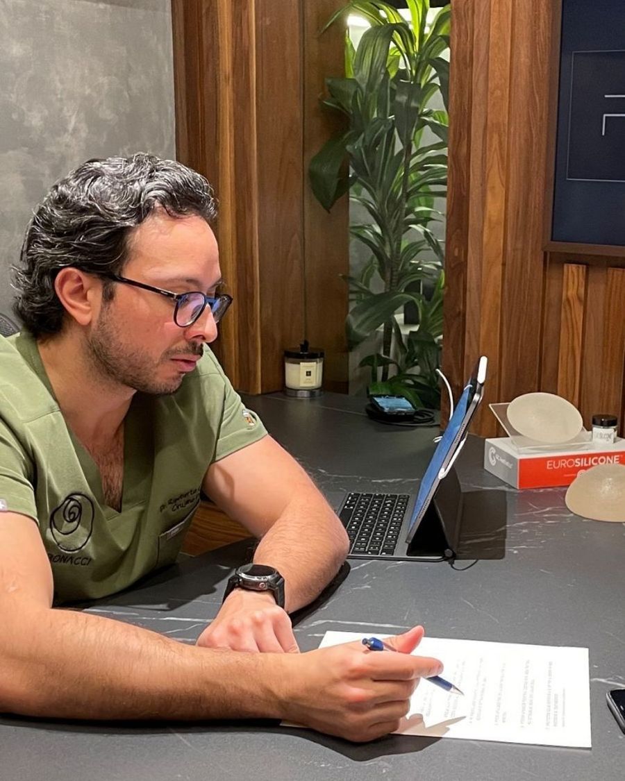 Consulta personalizada con el Dr. Rigoberto Castellanos
